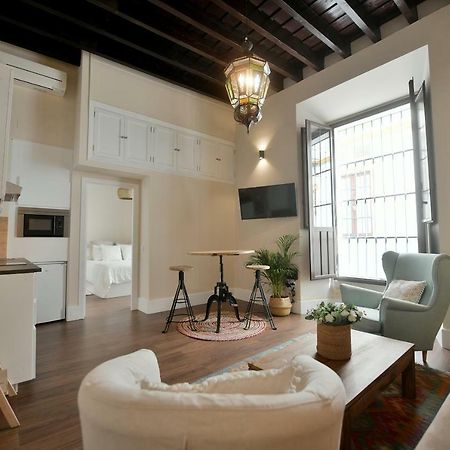 Apartamento Arenal Севиля Екстериор снимка