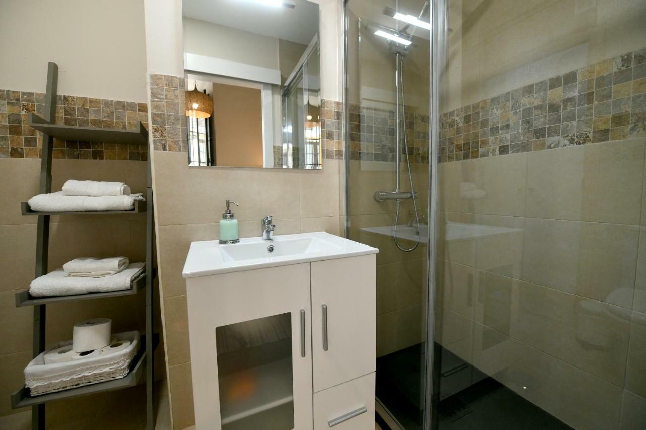Apartamento Arenal Севиля Екстериор снимка