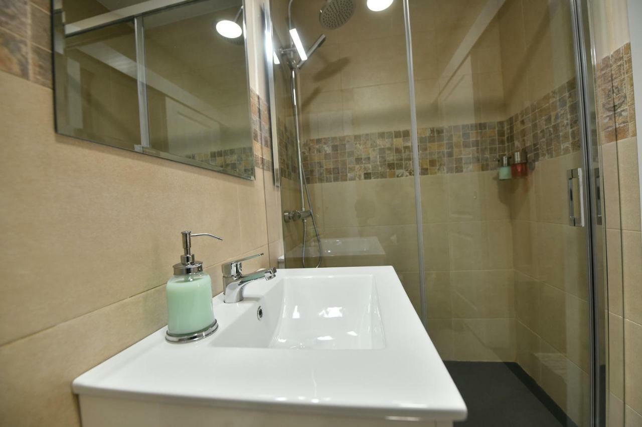 Apartamento Arenal Севиля Екстериор снимка